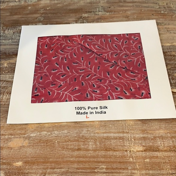 Silk Scarf Made in India - Picture 3 of 5